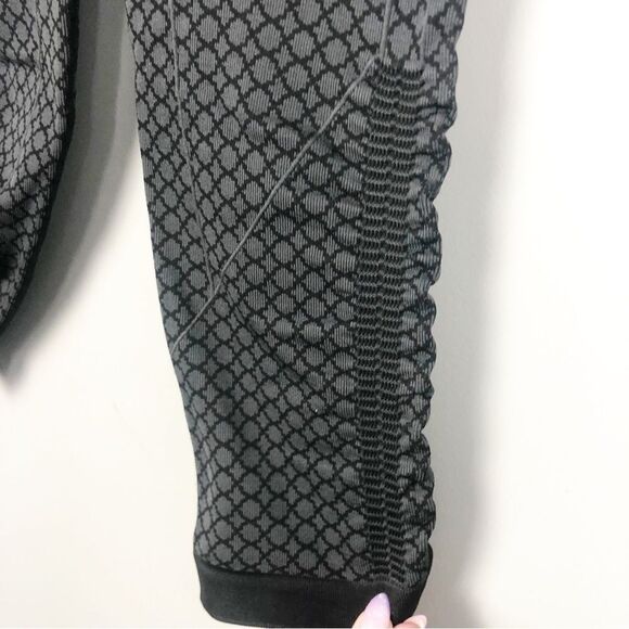 LULULEMON | In the Flow Seamless Crop Leggings Gray & Black Print Women’s Size 4 - Picture 4 of 10